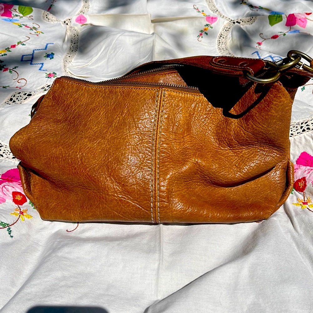 ROOTS brown leather purse.